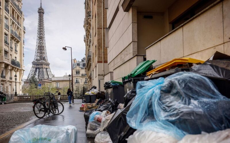 From bedbugs to bomb hoaxes, should tourists avoid Paris? I live in the city and here's the reality